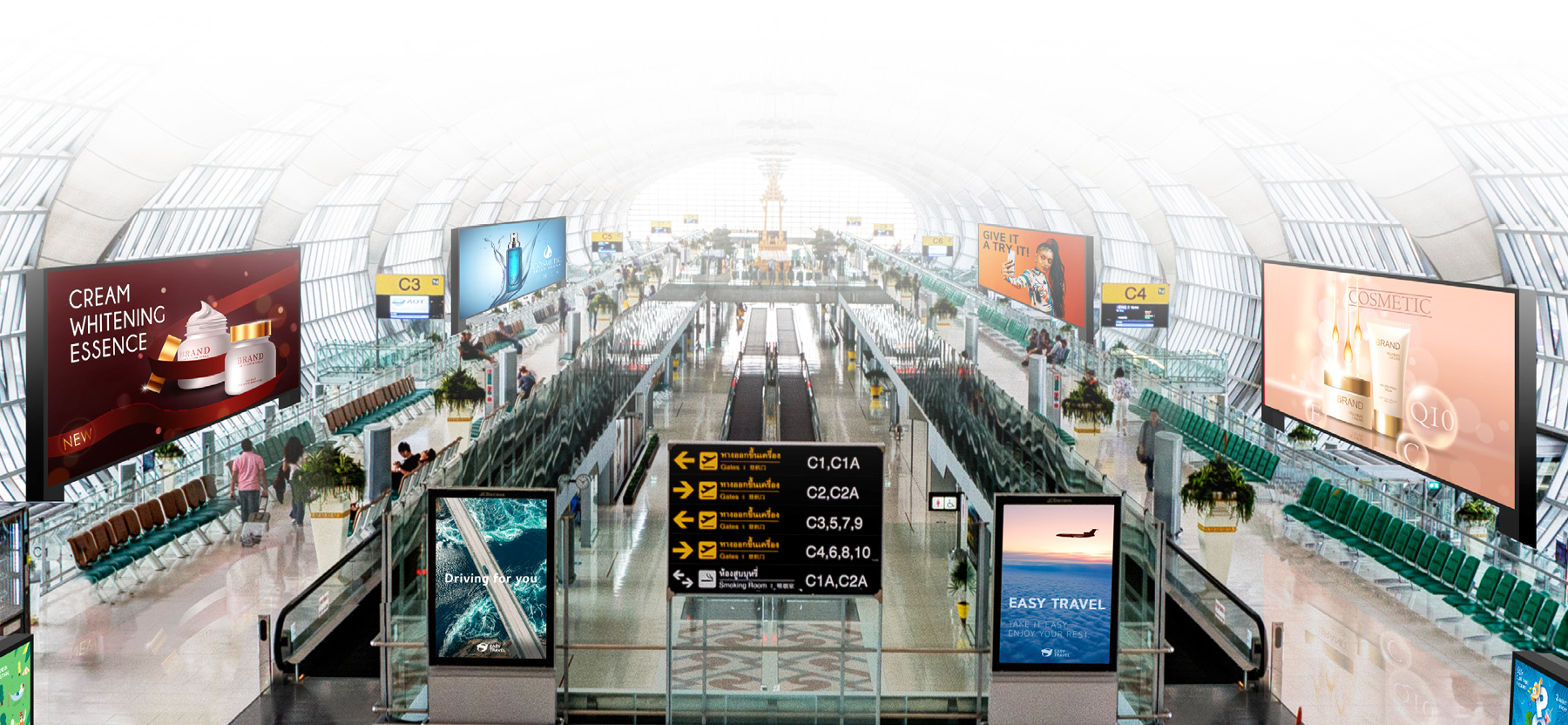 Various types of signage displays are installed at the airport. As the diverse displays in one area are connected to the same server, they can be monitored and controlled from LG SuperSign Control+.